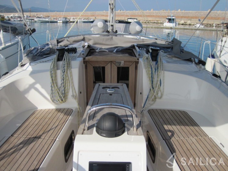 Bavaria 37 Cruiser - Yacht Charter Sailica