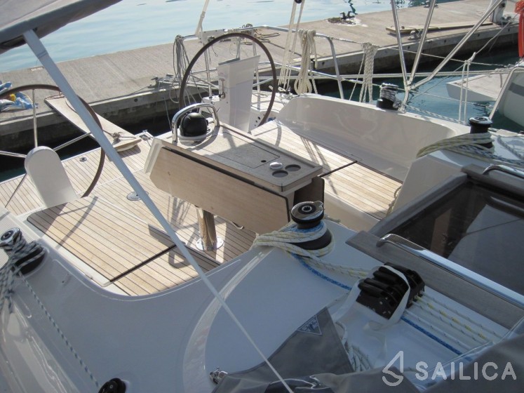 Bavaria 37 Cruiser - Yacht Charter Sailica