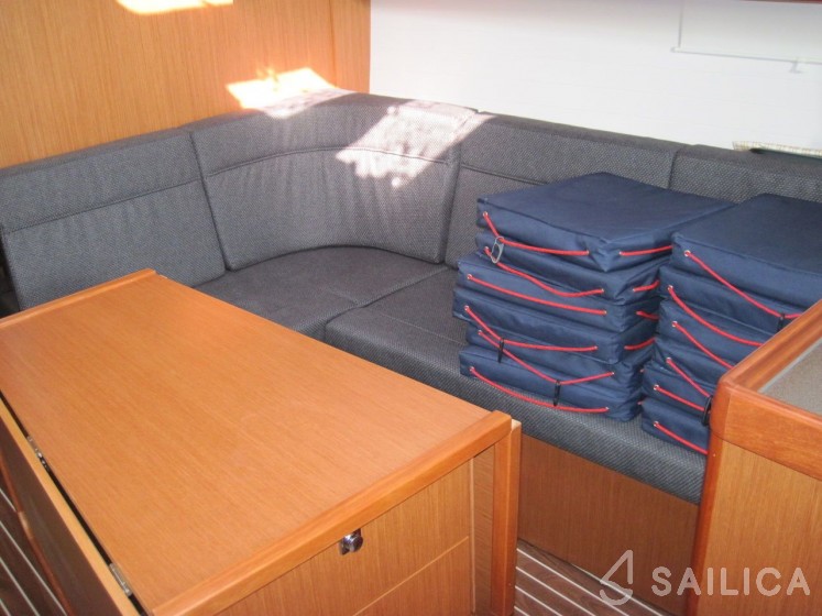 Bavaria 37 Cruiser - Yacht Charter Sailica