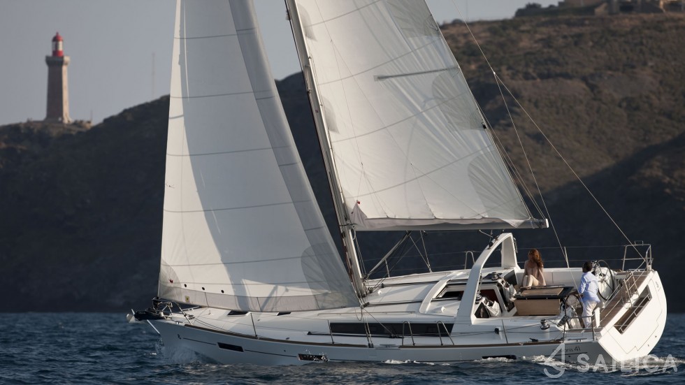 Oceanis 41 - Yacht Charter Sailica
