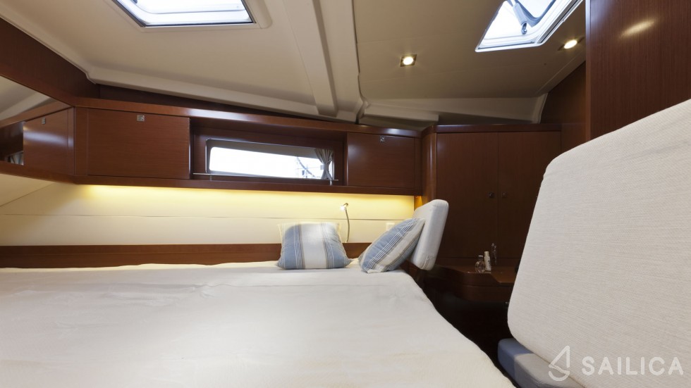 Oceanis 41 - Yacht Charter Sailica