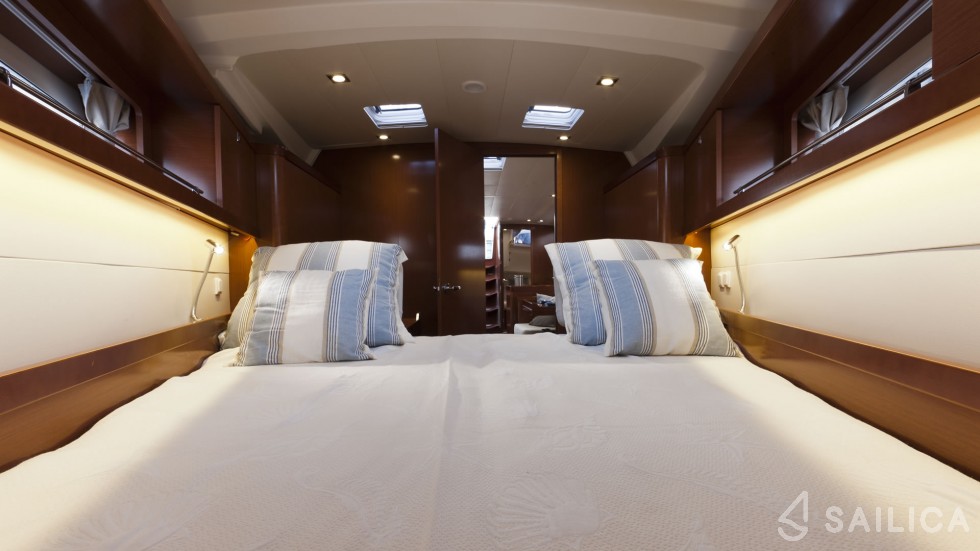 Oceanis 41 - Yacht Charter Sailica