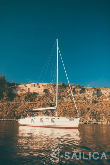 Cyclades 39.3 - Yacht Charter Sailica