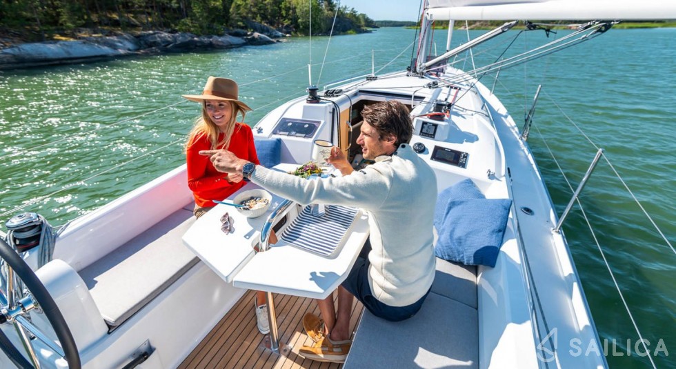 Oceanis 30.1 - Yacht Charter Sailica