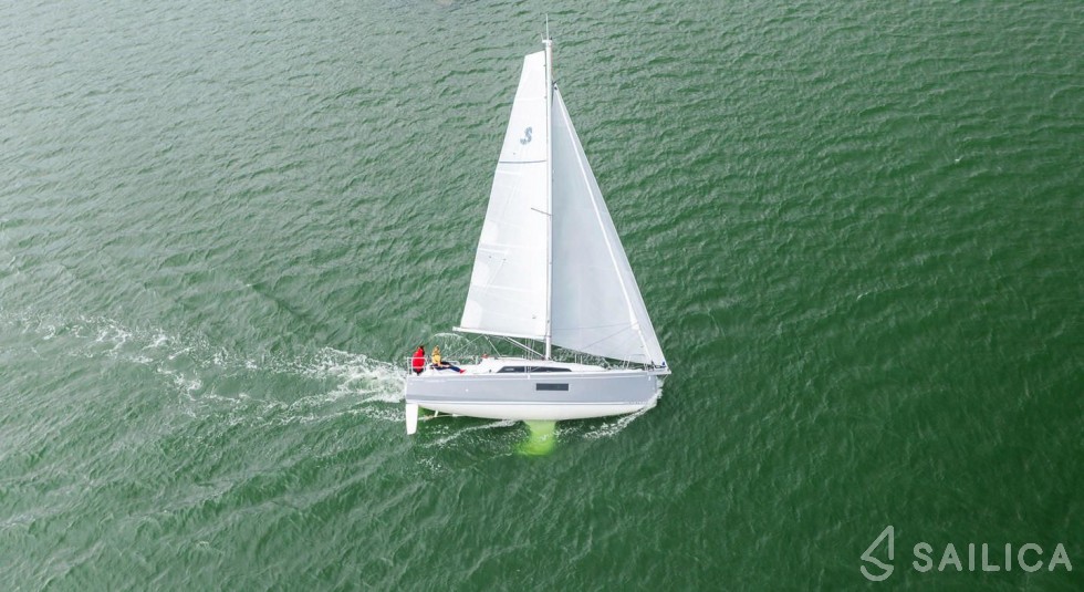 Oceanis 30.1 - Yacht Charter Sailica