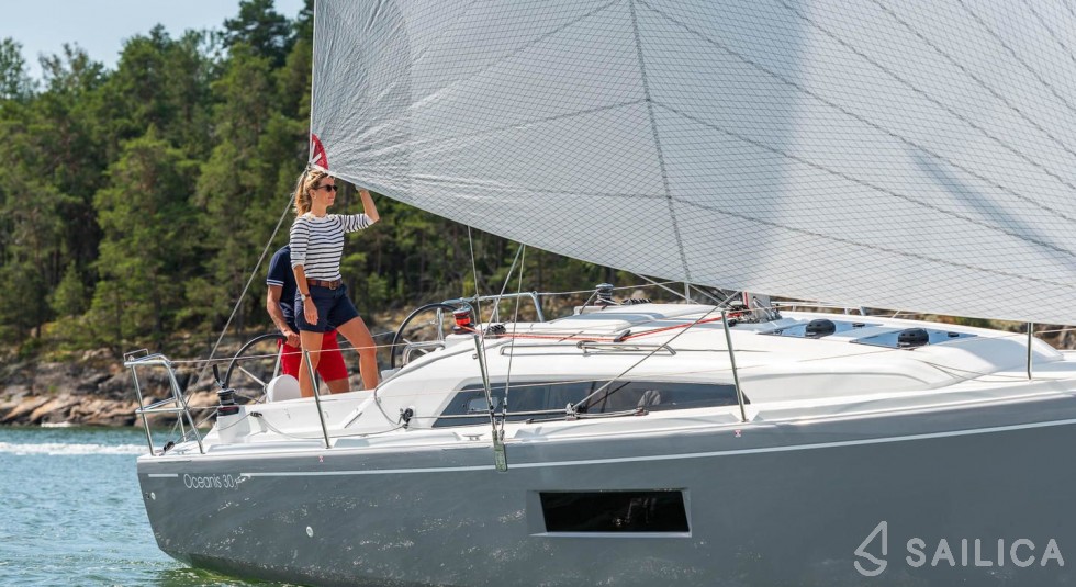 Oceanis 30.1 - Yacht Charter Sailica