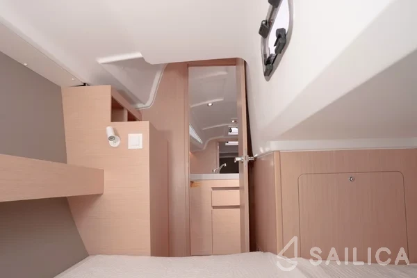 Oceanis 30.1 - Yacht Charter Sailica