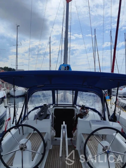 Oceanis 30.1 - Yacht Charter Sailica