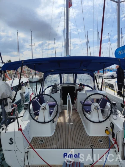 Oceanis 30.1 - Yacht Charter Sailica