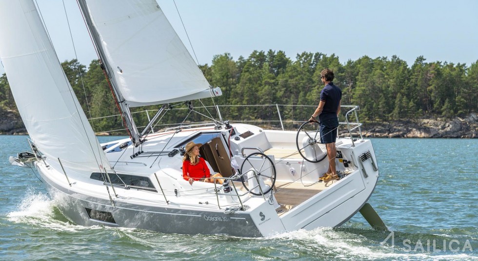 Oceanis 30.1 - Yacht Charter Sailica