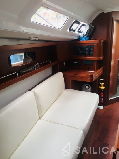 Oceanis 31 - Yacht Charter Sailica