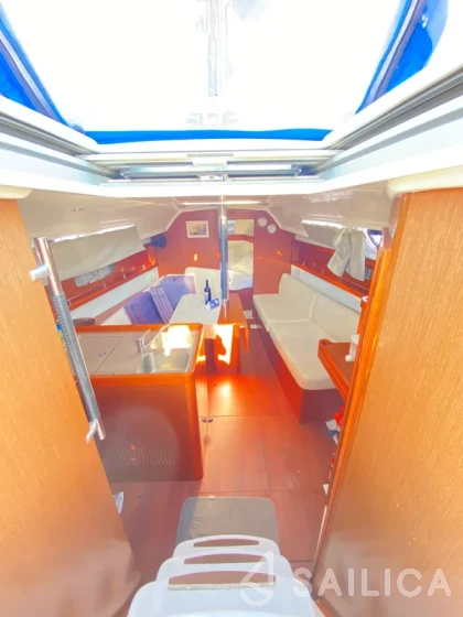 Oceanis 31 - Yacht Charter Sailica
