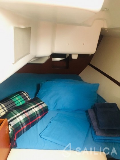 Oceanis 31 - Yacht Charter Sailica