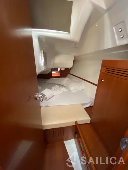 Oceanis 31 - Yacht Charter Sailica