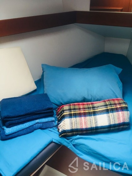 Oceanis 31 - Yacht Charter Sailica