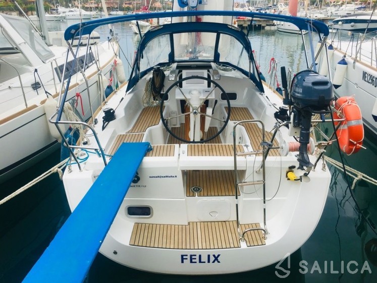 Oceanis 31 - Yacht Charter Sailica