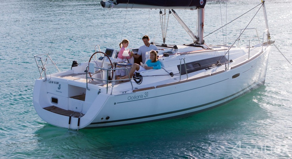 Oceanis 31 - Yacht Charter Sailica