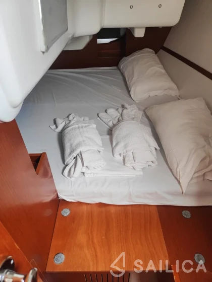 Oceanis 31 - Yacht Charter Sailica
