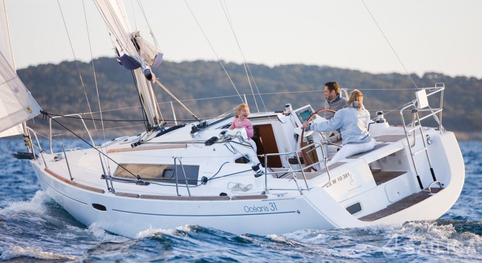 Oceanis 31 - Yacht Charter Sailica