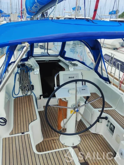 Oceanis 31 - Yacht Charter Sailica
