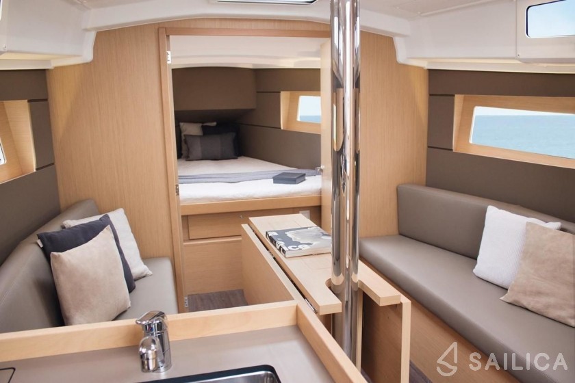 Oceanis 35.1 - Yacht Charter Sailica