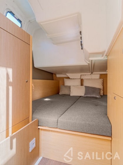 Oceanis 35.1 - Yacht Charter Sailica