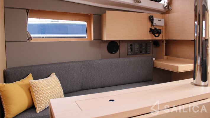 Oceanis 35.1 - Yacht Charter Sailica
