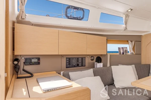 Oceanis 35.1 - Yacht Charter Sailica