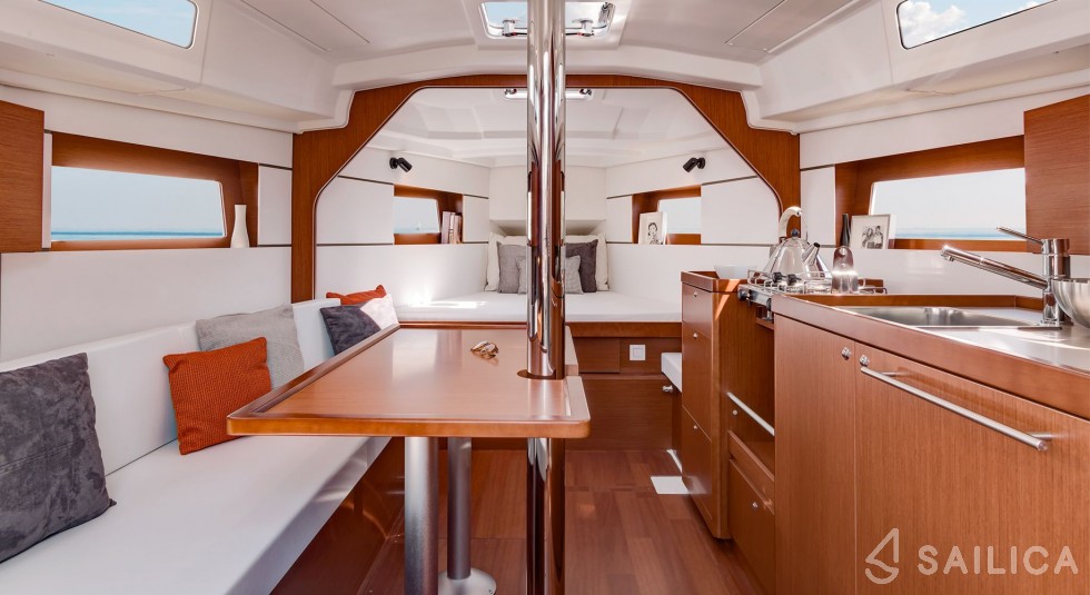 Oceanis 35.1 - Yacht Charter Sailica