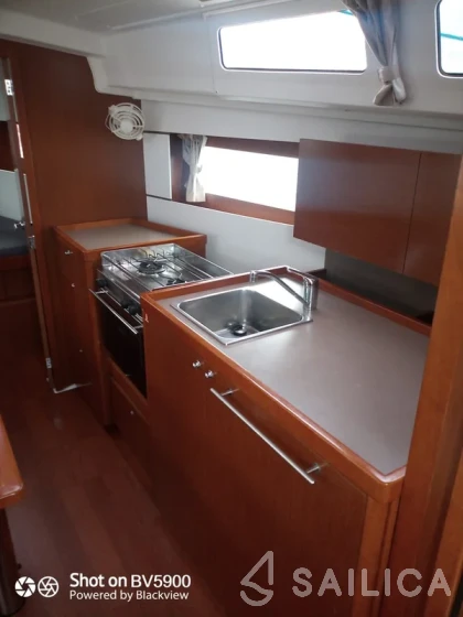 Oceanis 35.1 - Yacht Charter Sailica