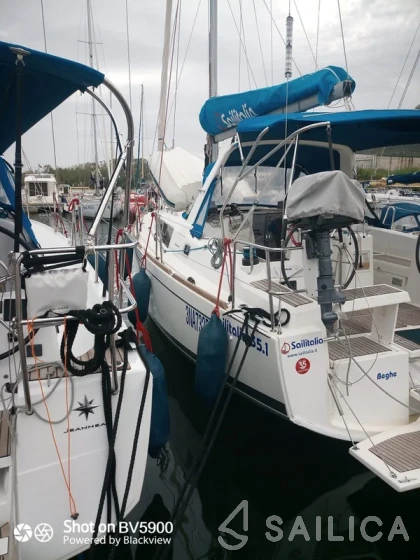 Oceanis 35.1 - Yacht Charter Sailica