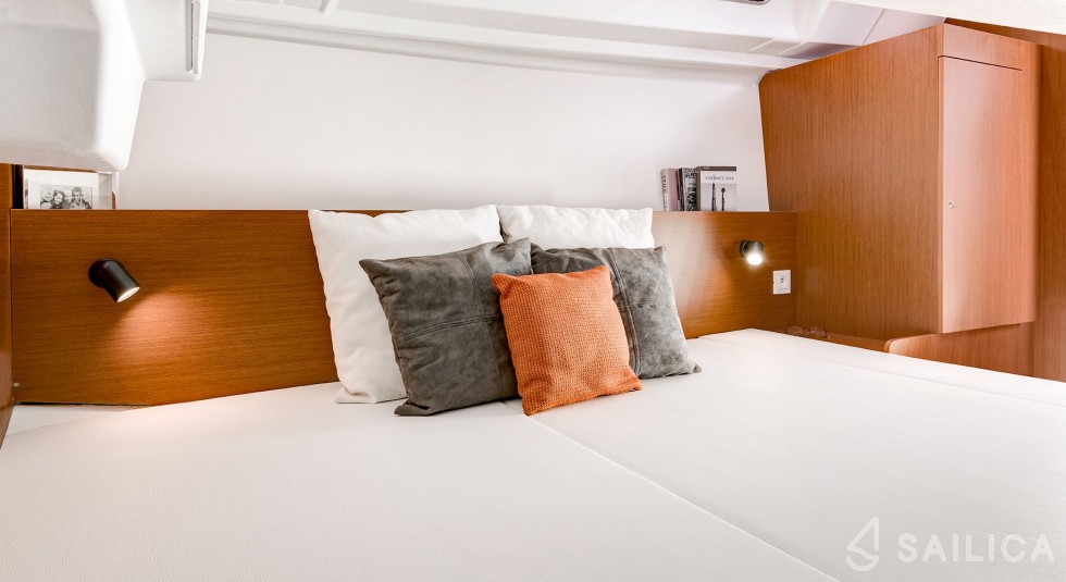 Oceanis 35.1 - Yacht Charter Sailica