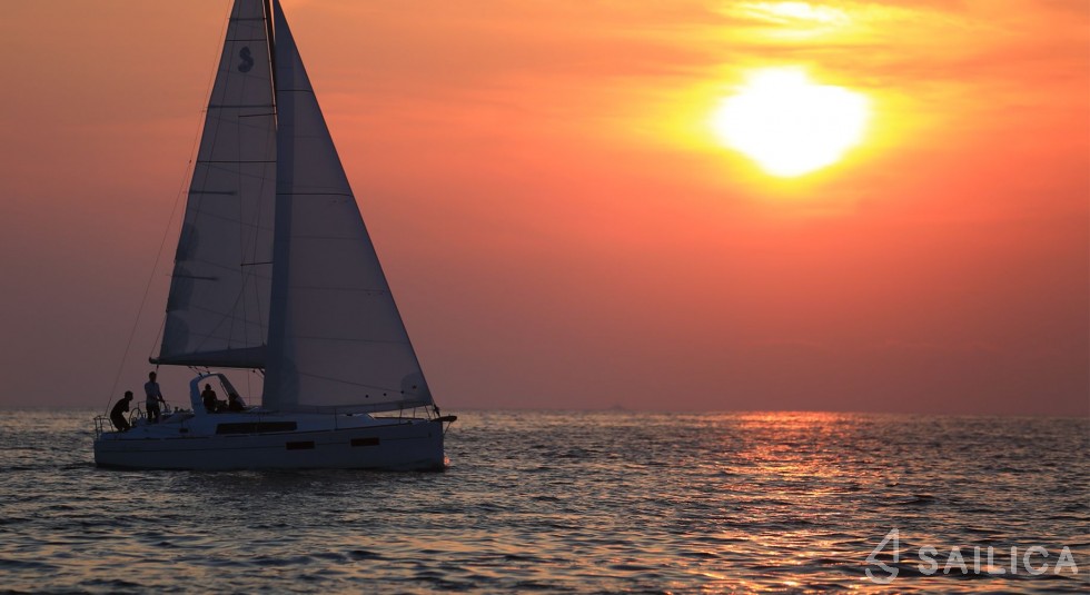 Oceanis 35.1 - Yacht Charter Sailica