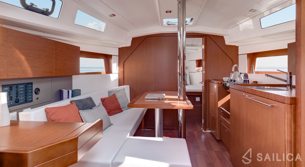 Oceanis 35.1 - Yacht Charter Sailica