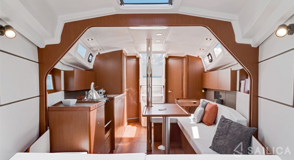 Oceanis 35.1 - Yacht Charter Sailica