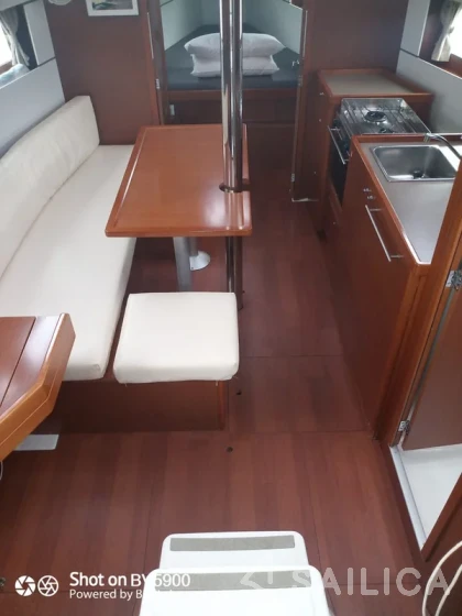 Oceanis 35.1 - Yacht Charter Sailica