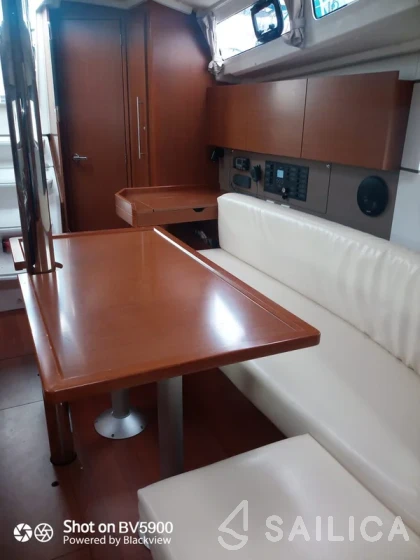 Oceanis 35.1 - Yacht Charter Sailica