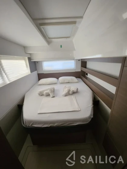 Oceanis 35.1 - Yacht Charter Sailica