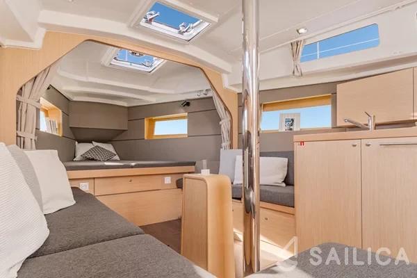 Oceanis 35.1 - Yacht Charter Sailica
