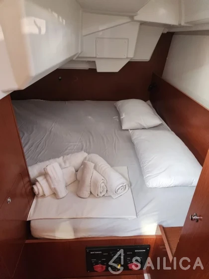 Oceanis 35.1 - Yacht Charter Sailica