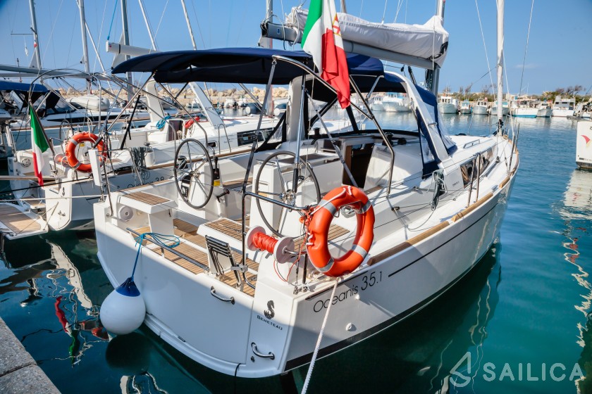 Oceanis 35.1 - Yacht Charter Sailica