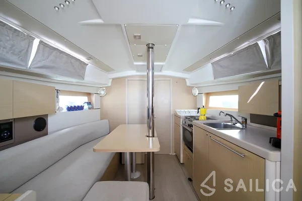 Oceanis 35.1 - Yacht Charter Sailica