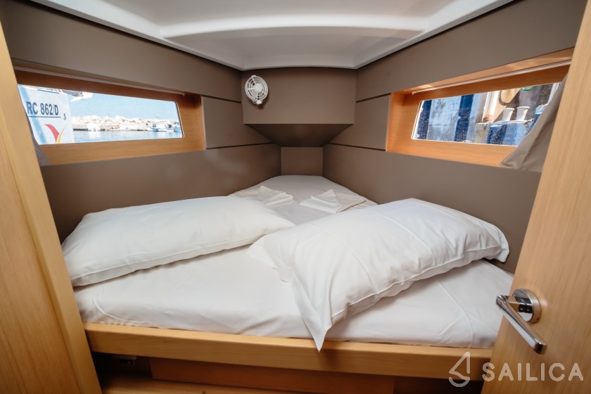 Oceanis 35.1 - Yacht Charter Sailica