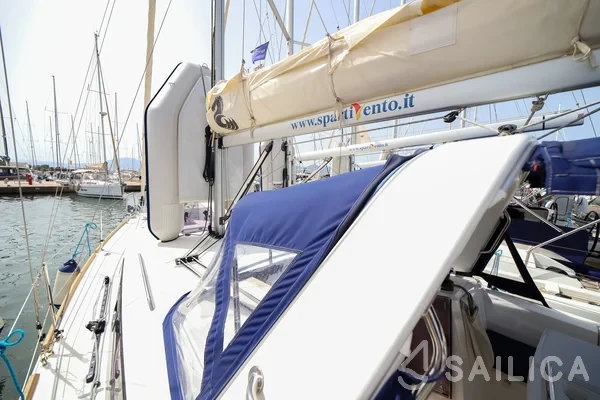 Oceanis 35.1 - Yacht Charter Sailica