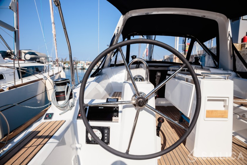 Oceanis 35.1 - Yacht Charter Sailica