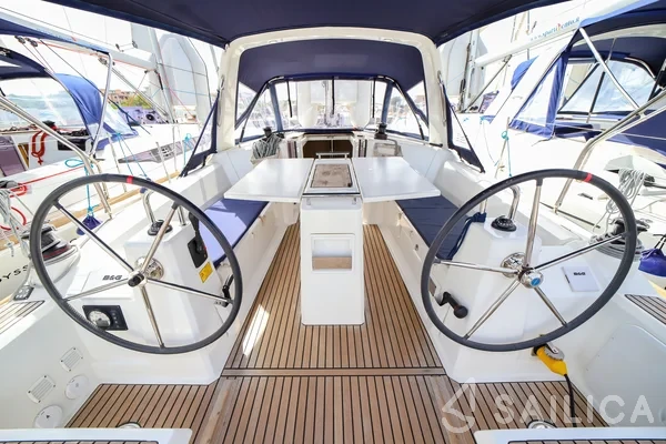 Oceanis 35.1 - Yacht Charter Sailica