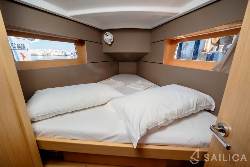 Oceanis 35.1 - Yacht Charter Sailica