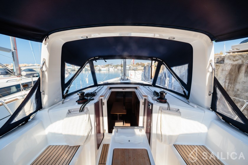 Oceanis 35.1 - Yacht Charter Sailica