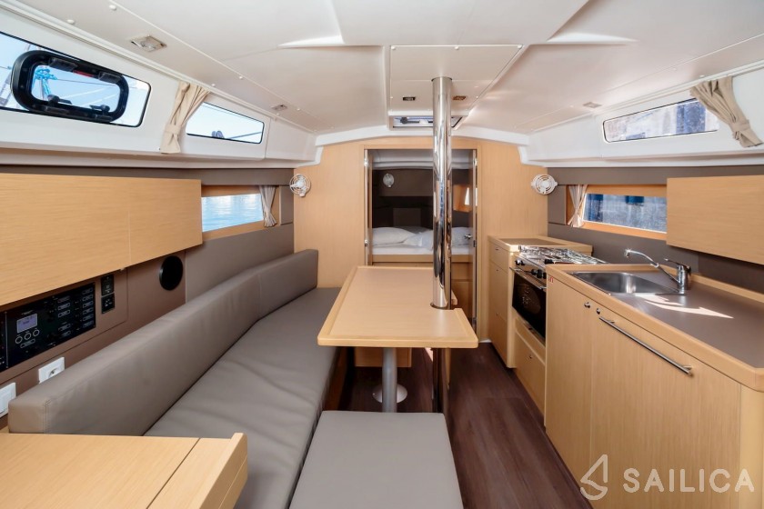 Oceanis 35.1 - Yacht Charter Sailica