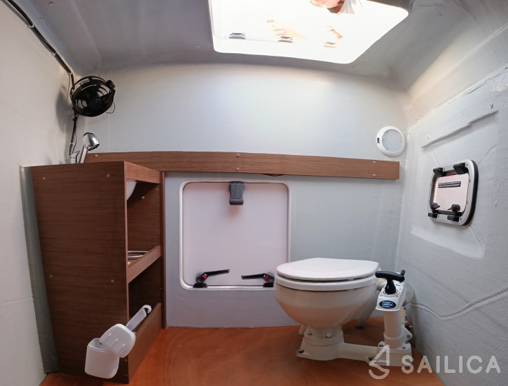 Lagoon 42 - Yacht Charter Sailica